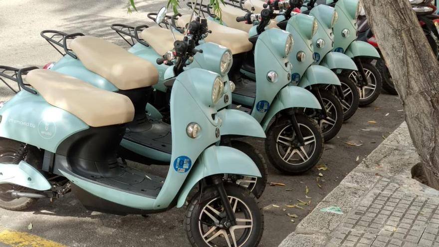 La baterÃ­a de motos aparcadas en el Passeig Sagrera.