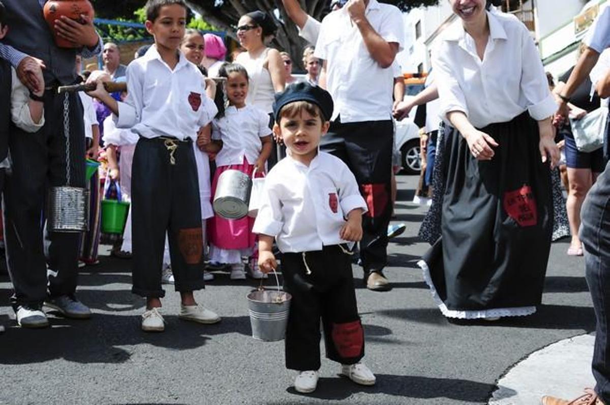Traida Infantil del Agua de Lomo Magullo 2016 Traida Infantil del Agua de Lomo Magullo 2016