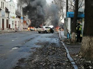 Al menos 16 muertos y 64 heridos en los ataques rusos en Jersón en Nochebuena