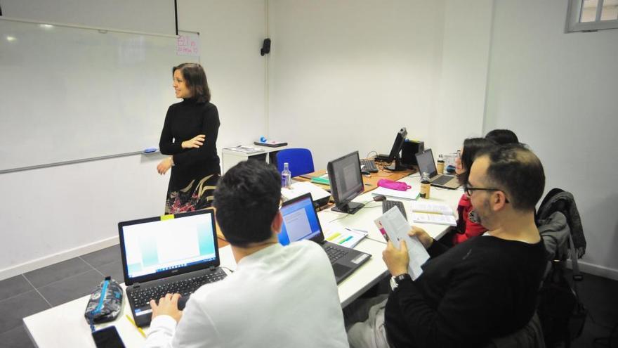 Solo algunos estudiantes de primero de ESO en Vilagarcía carecen de móvil