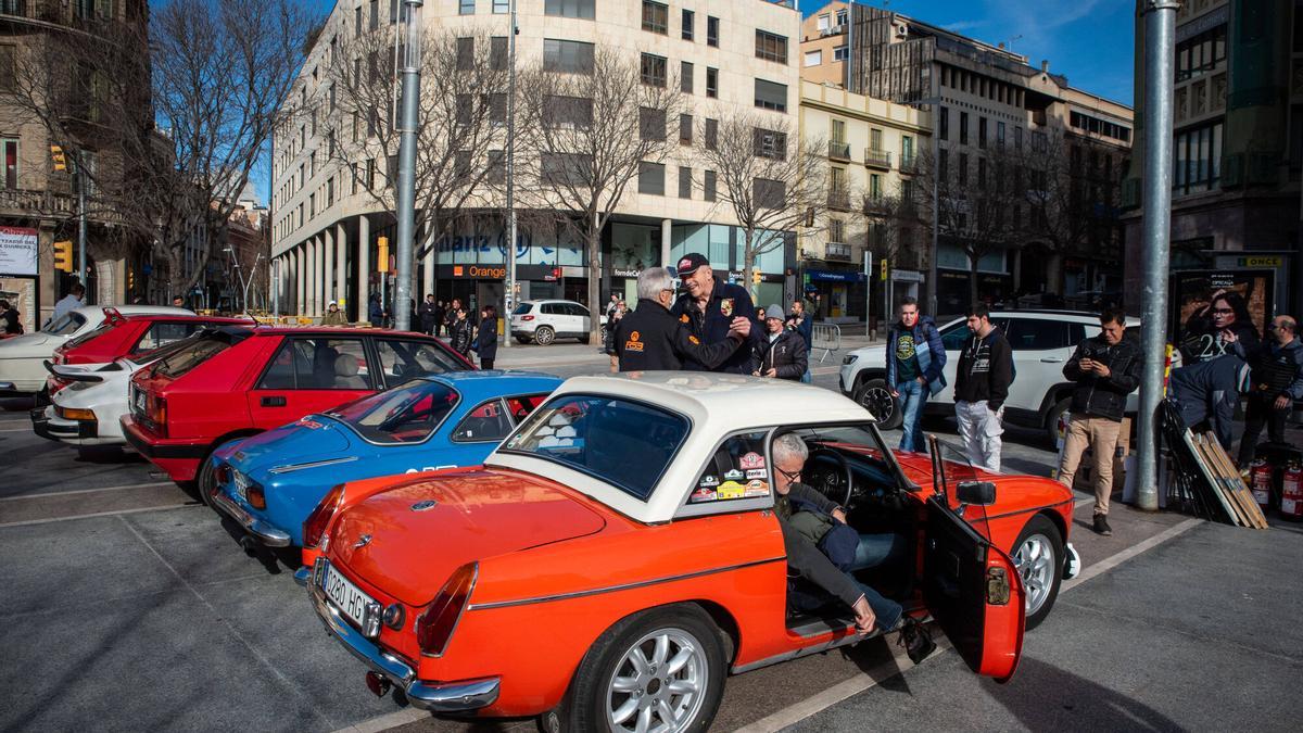 El pas del Rallye Monte-Carlo Historique per Manresa, en imatges