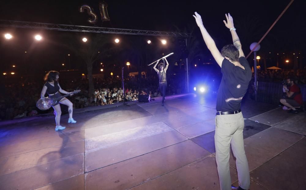 La fiesta del Flexas hace brillar el Parc de la Mar