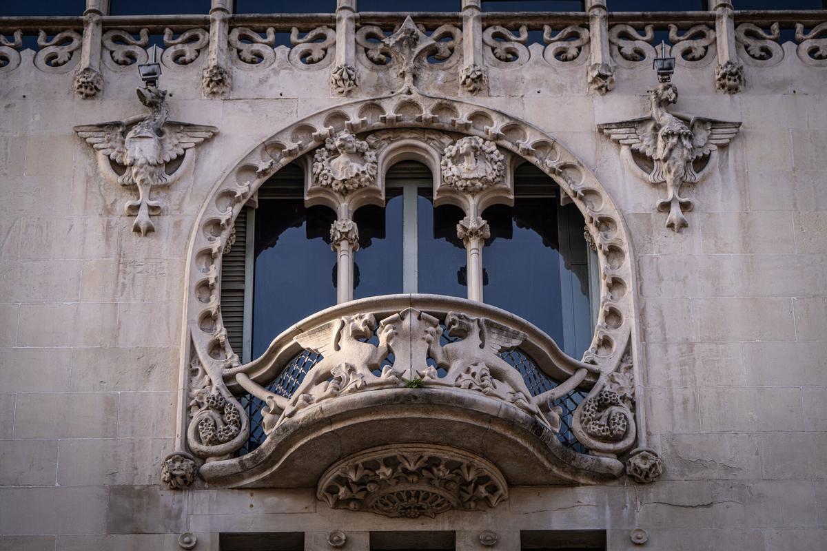 Barcelona da luz verde a la apertura de la Casa Lleó i Morera. La joya modernista de Paseo de Gràcia será accesible tras mejorar su entrada y completar la Manzana de la Discordia. Barcelona, 8 de abril.