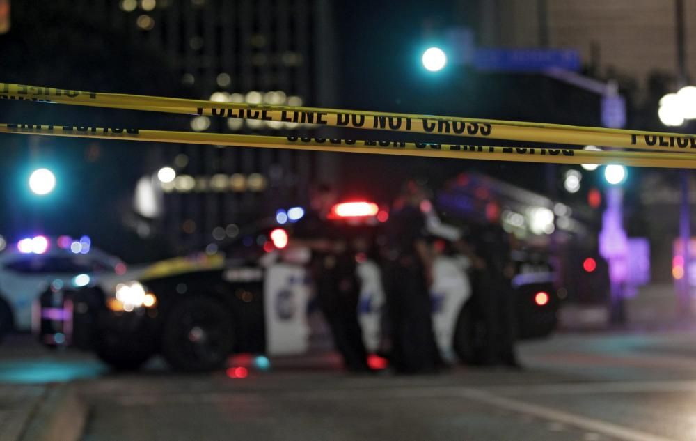 Cinco agentes muertos tras una marcha contra la violencia policial en Dallas