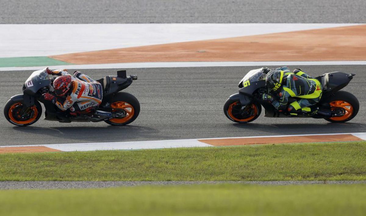 Las Hondas de Márquez y Mir, ayer en Valencia. | EFE