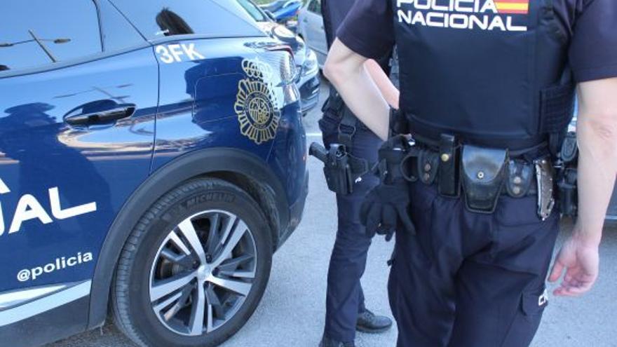 Detenidos dos hombres de 42 y 43 años por robar baterías de vehículos