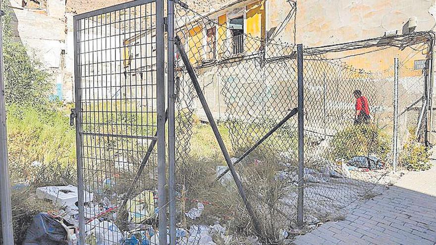 Estado en el que se encuentran algunos de los edificios y las calles del Arrabal de San Juan, en el casco histórico de Orihuela.