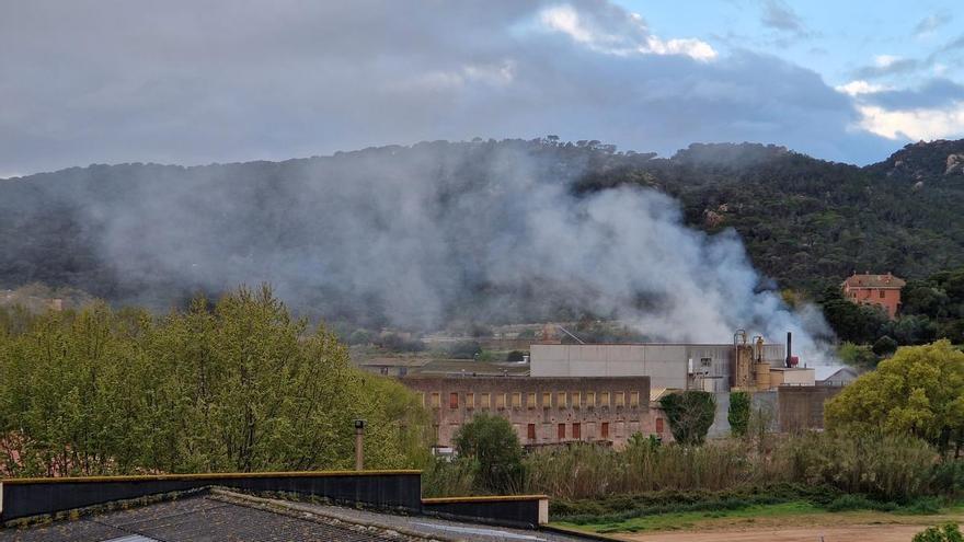 Incendi en una fàbrica de suro a Sant Feliu de Guíxols
