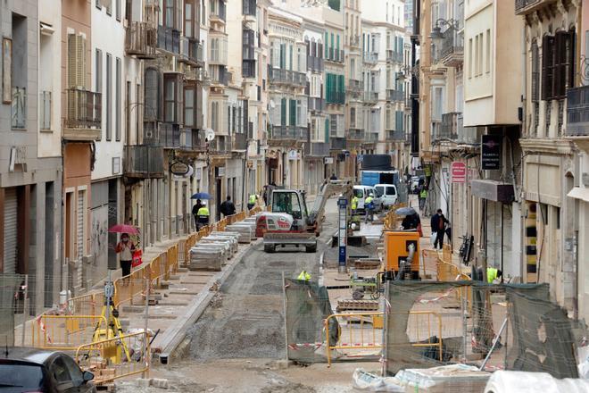 Siguen las obras en la calle Carretería a menos de dos semanas de la Semana Santa