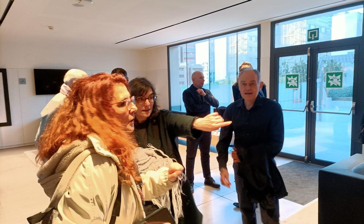 Familia, amigos y lectores en la despedida a Gregorio Morán en Barcelona | X. C.