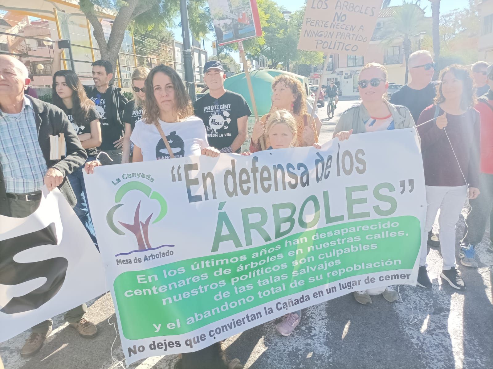 Manifestación por unas aceras accesibles en La Canyada