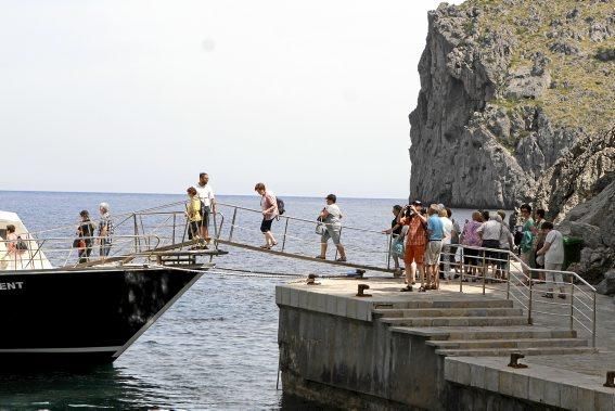 Im Torrent de Pareis, einer der größten Touristenattraktionen der Insel, stapeln sich die Besucher. Seit Wochen schafft keiner den Müll weg, auf der berühmten Serpentinenstraße staut sich der Verkehr, am Ufer haben Taschendiebe leichtes Spiel. Es ist ein Albtraum, sagen die Anwohner.