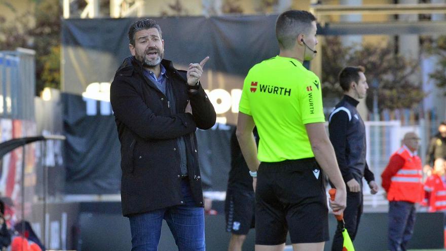 Estévez tras la eliminación en Málaga: “Son los mismos jugadores que nos hacen estar a siete del descenso”