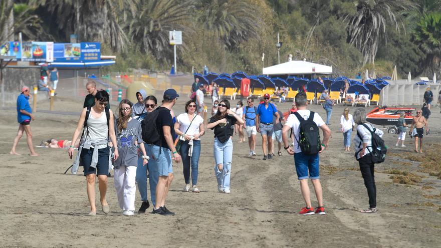 La familia Del Castillo pide la concesión para seguir con un quiosco y 300 hamacas en Playa del Inglés