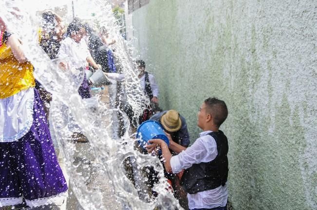 Traida Infantil del Agua de Lomo Magullo 2016