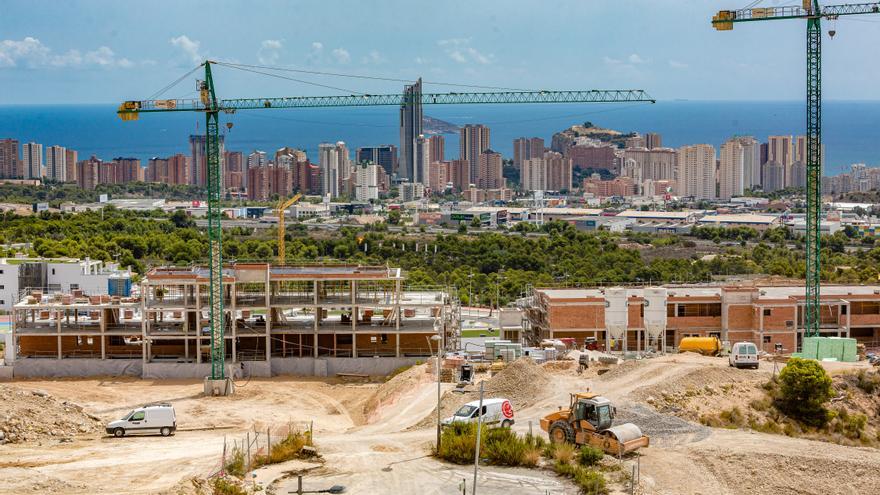 La construcción de viviendas en la provincia de Alicante se estanca por la subida de costes y la incertidumbre