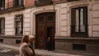 La discreta vida de Vargas Llosa en su refugio de Madrid