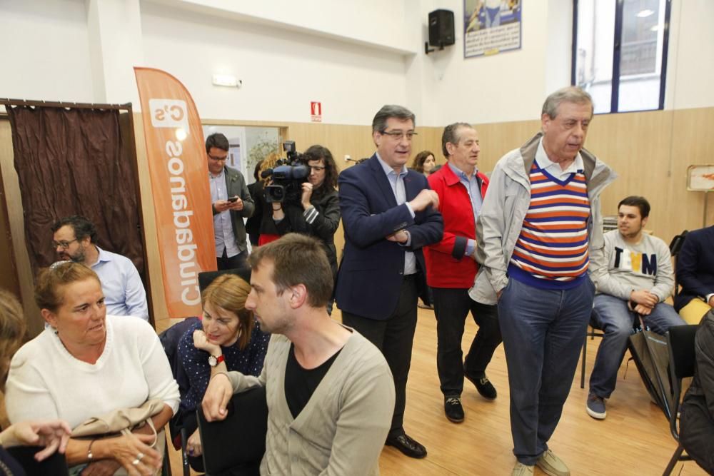 Ignacio Prendes y Francisco Sosa Wagner en el cierre de campaña de Ciudadanos en Asturias