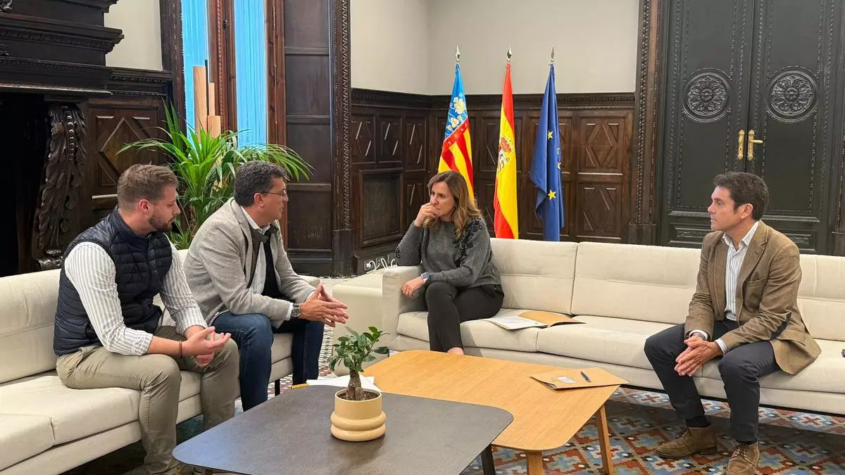 Reunión del alcalde de Alfafar con la alcaldesa de València por el soterramiento.