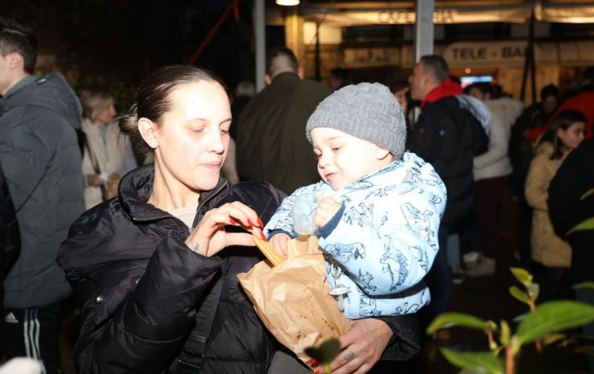 La fiesta del churro de Pontecesures, donde tiene su sede Churrería La Cesureña, proveedora del Minicentral. |