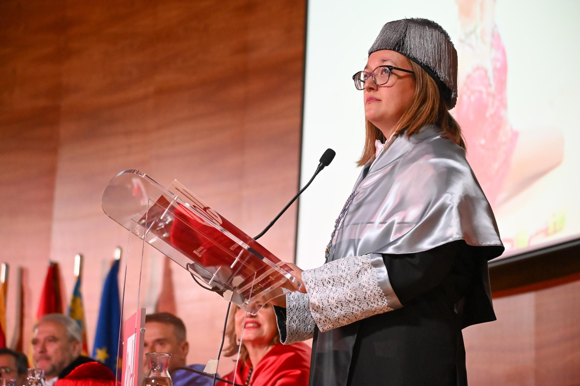 Así ha sido el acrto de investidura como Doctora Honoris Causa por la UMH de Elche de la periodista Paloma del Rio