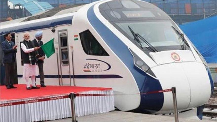 India estrena su tren de alta velocidad y se avería en el primer viaje