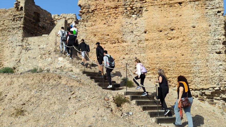 Armas medievales y teatro en las visitas gratis al Castillejo de Monteagudo en Murcia