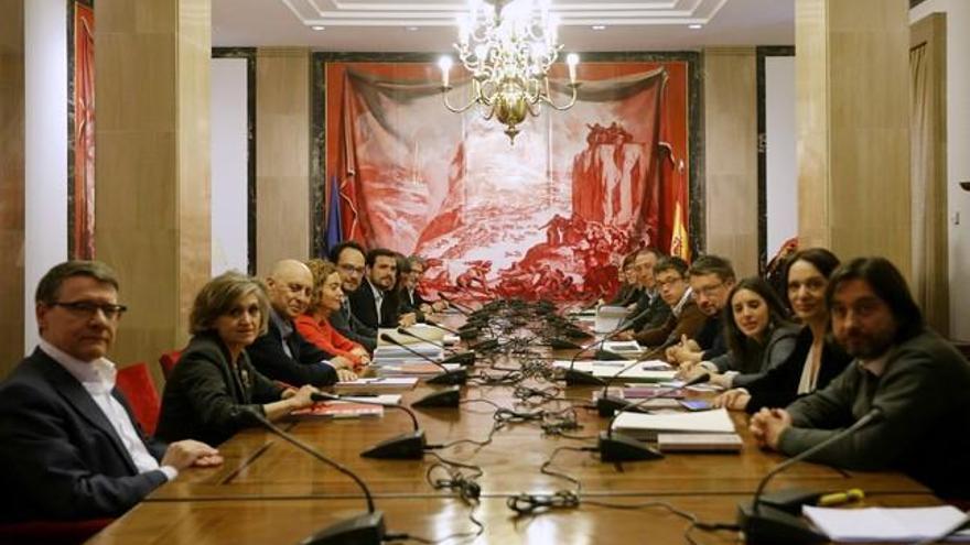 El PSOE explora la izquierda mientras ultima un pacto con C&#039;s