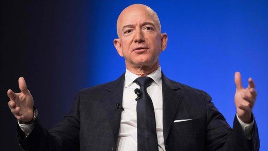 Amazon pide al juez que declare Trump por negarle un contrato público