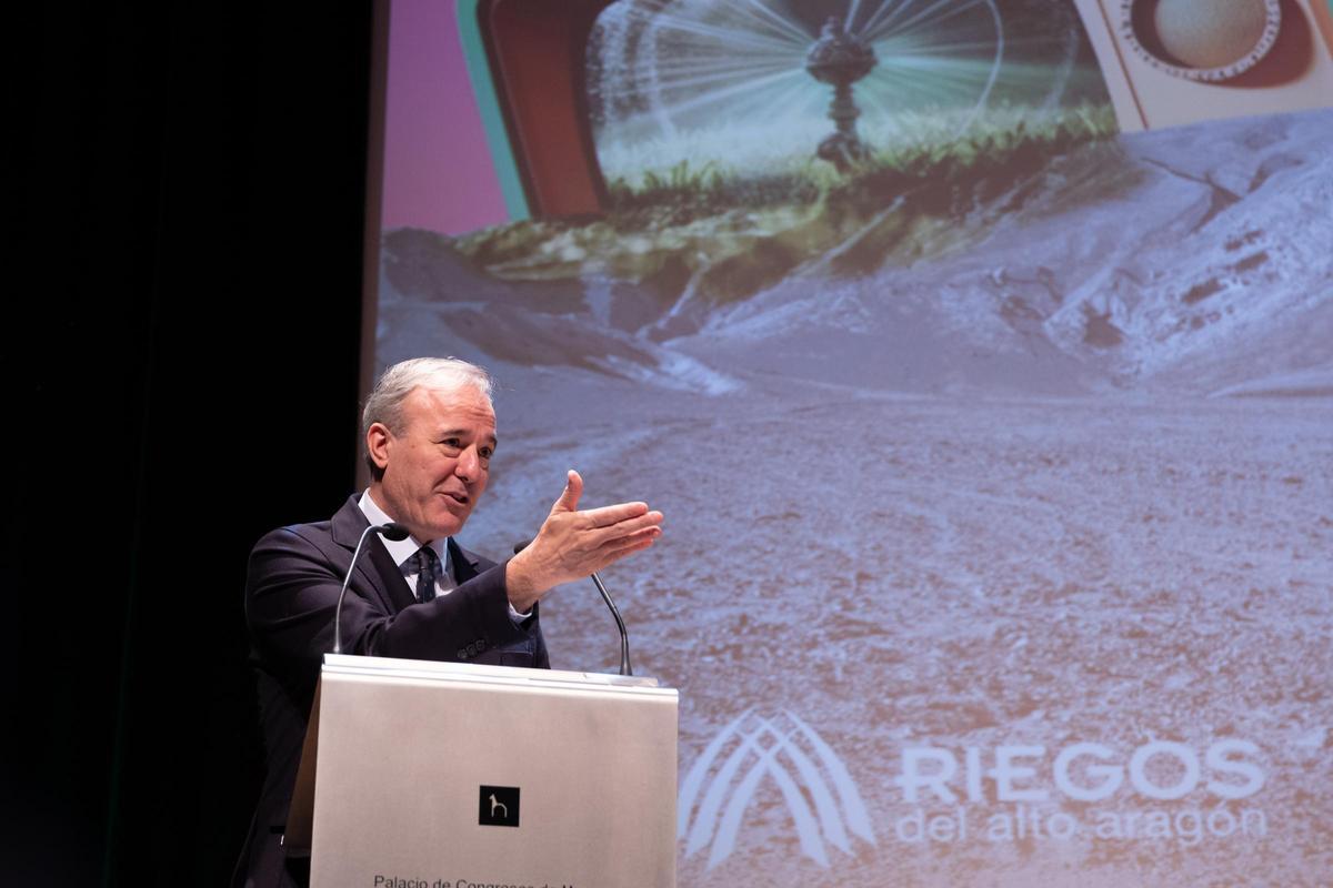 Jorge Azcón, presidente del Gobierno de Aragón, este jueves en Huesca en la jornada informativa de Riegos del Alto Aragón.