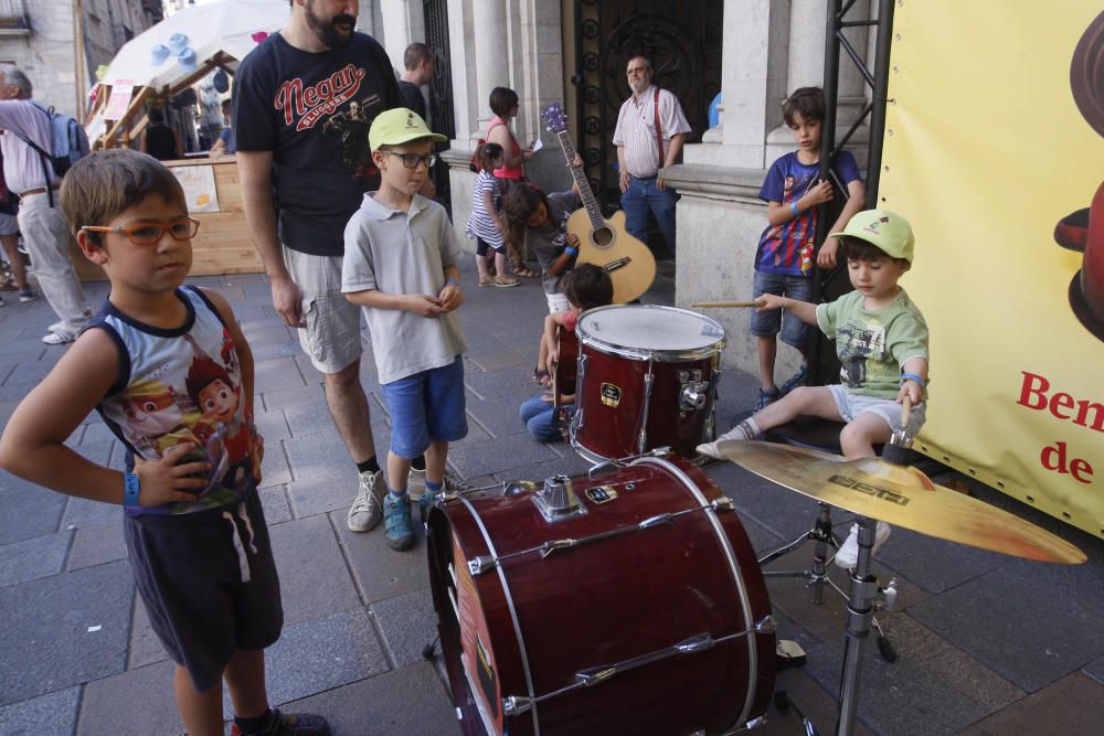 Els Amics de les Arts omplen de nens el Teatre Municipal