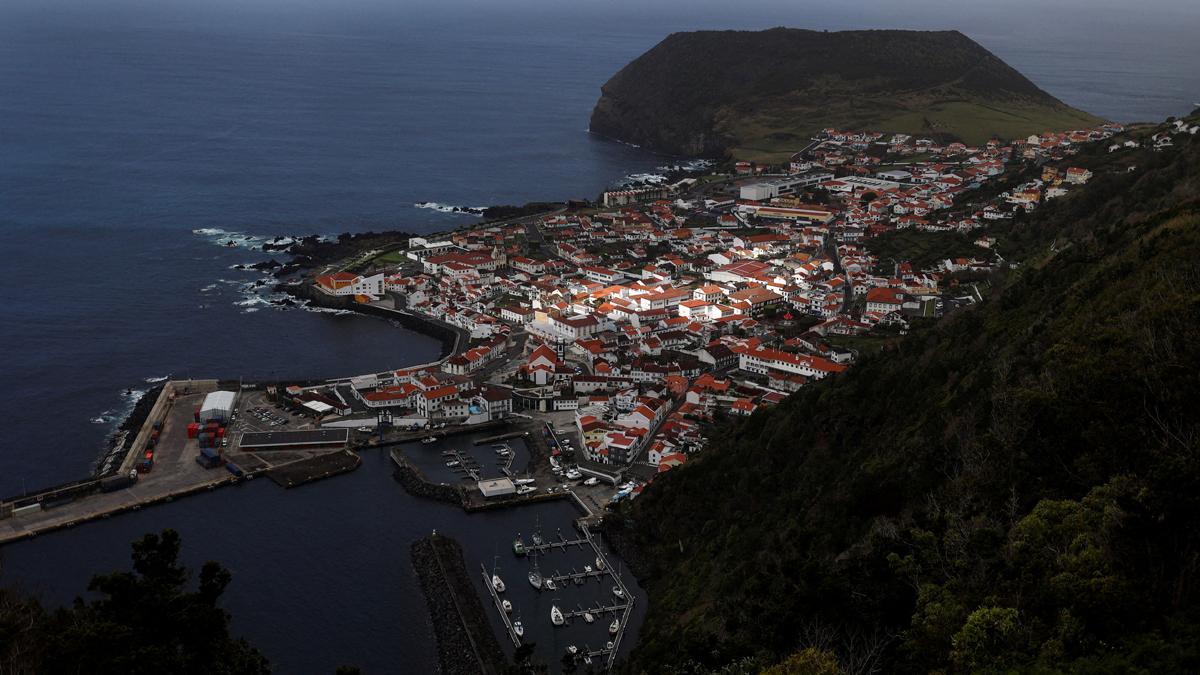 La localidad de Velas, en la isla de Sao Jorge, en las Azores