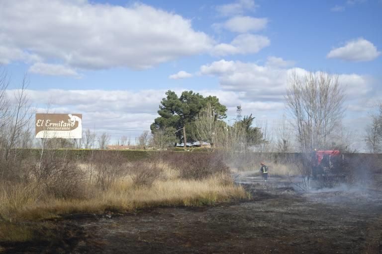 Incendio en los aledaños de El Ermitaño