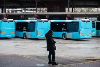 Una vecina de Arteixo reúne más de 400 firmas para denunciar los problemas del bus interurbano: "El servicio es un desastre"