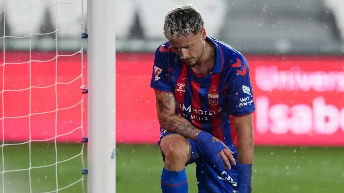El Eldense, sin gol ni delantero