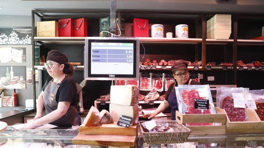 Hablan los comerciantes de la zona de Las Meanas tras la última reyerta con menores implicados en Avilés: "Yo tengo vistas peleas de críos a palos y piedras e incluso con navajazos"