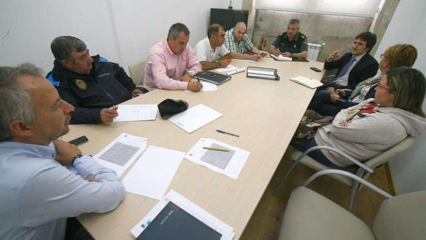 Imagen de la reunión celebrada ayer en el consistorio estradense. // Bernabé/Víctor Espiño