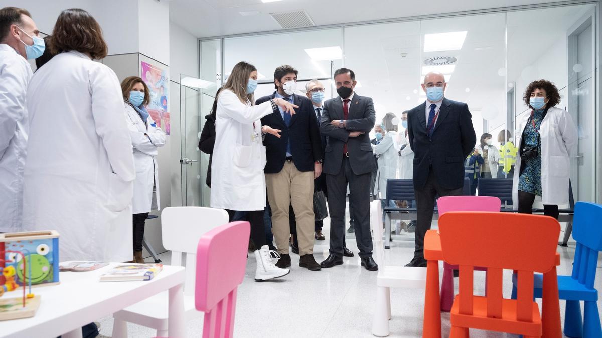 Fernando López Miras y José Antonio Serrano, en la inauguración del Centro de Salud de Algezares.