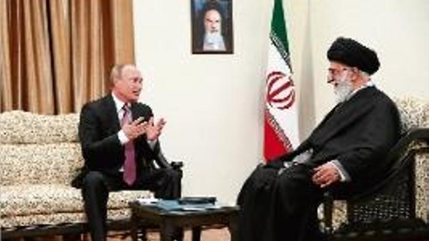 El president rus, Vladímir Putin i l&#039;aiatol·là, Alí Khamenei.