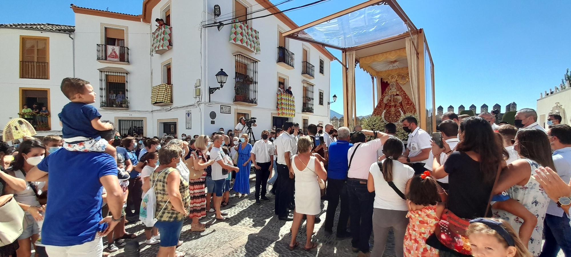 La 'Bajá' de la Virgen de la Sierra a Cabra, en imágenes