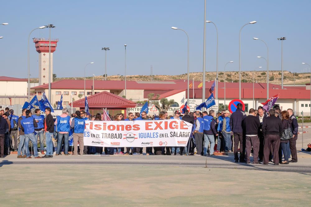 Tensión en la cárcel de Villena por la protesta de los funcionarios