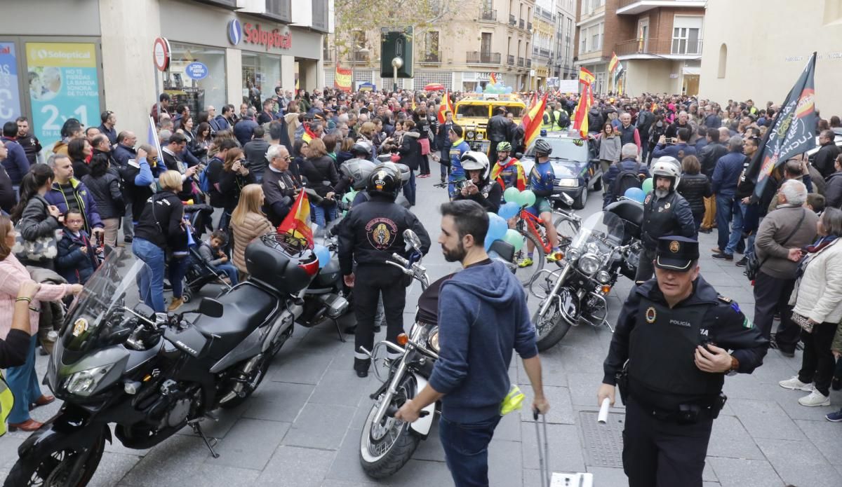 Miles de policías y guardias civiles se manifiestan por la equiparación salarial