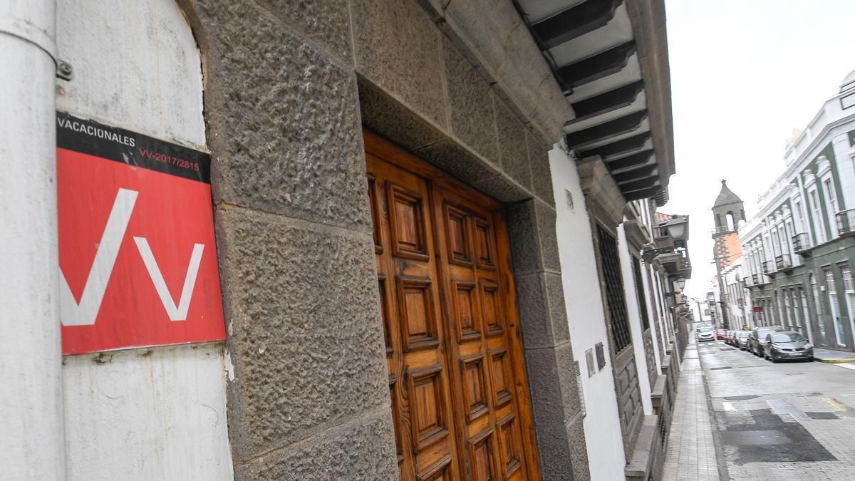 Cartel de Vivienda Vacacional en la capital de grancanaria.