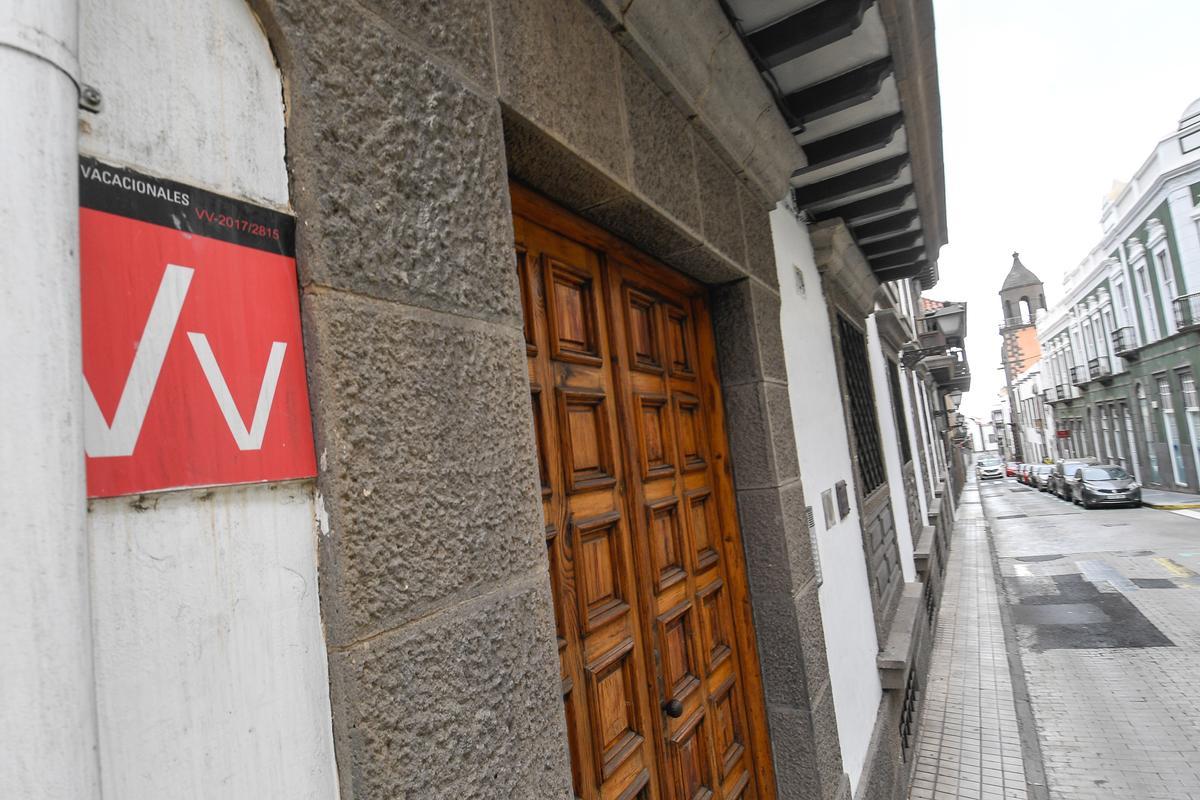 Cartel de Vivienda Vacacional en la capital de grancanaria.