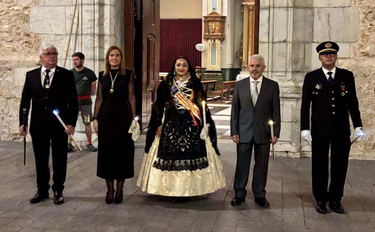La reina de las fiestas y la alcaldesa encabezaron la comitiva.