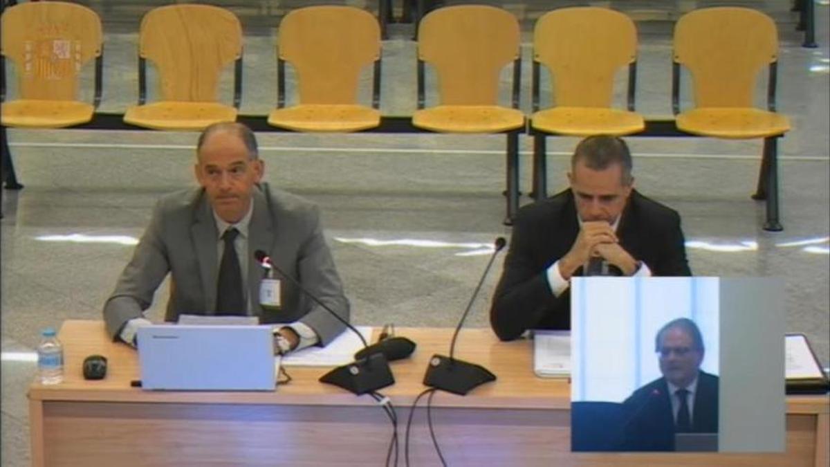Los dos Policías e investigadores de la UDEF responden al abogado de Camps (en el recuadro pequeño) esta mañana en la Audiencia Nacional. Los dos Policías e investigadores de la UDEF responden al abogado de Camps (en el recuadro pequeño) esta mañana en la Audiencia Nacional.