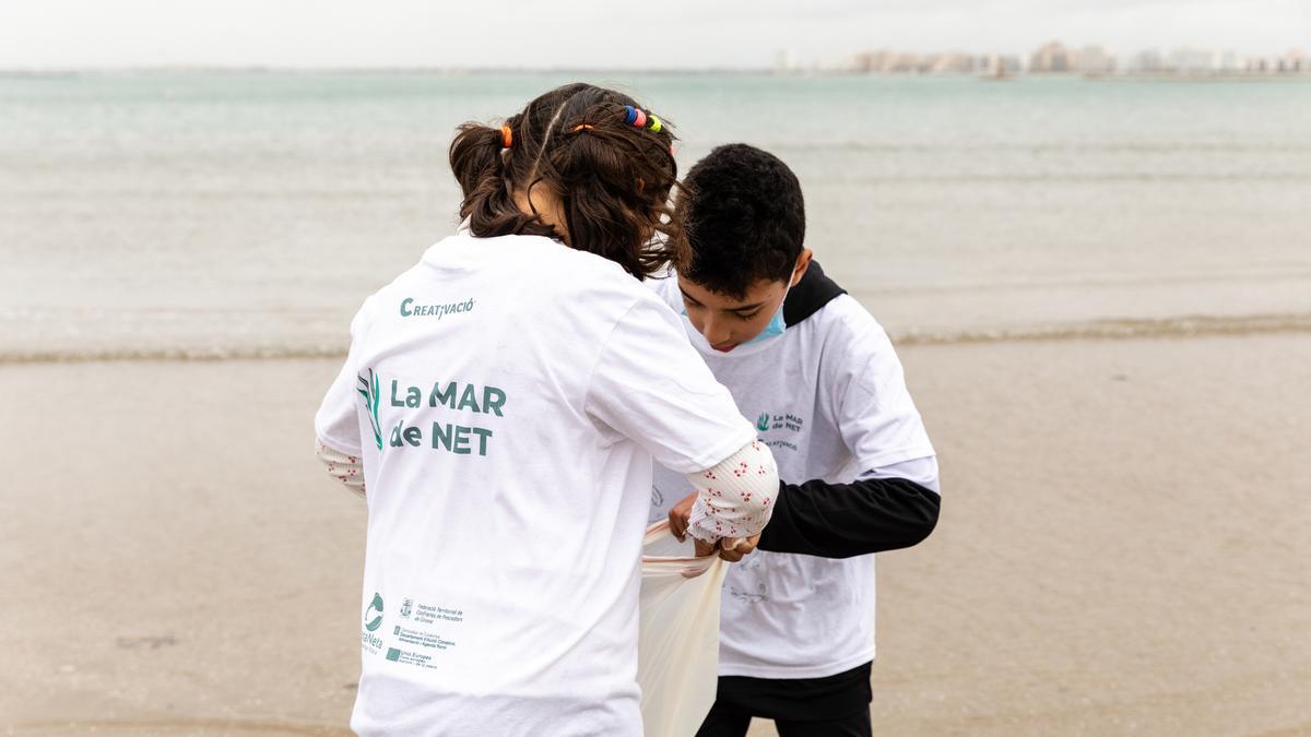 La campanya posa en valor el compromís dels pescadors i els escolars en la conservació del medi marí.