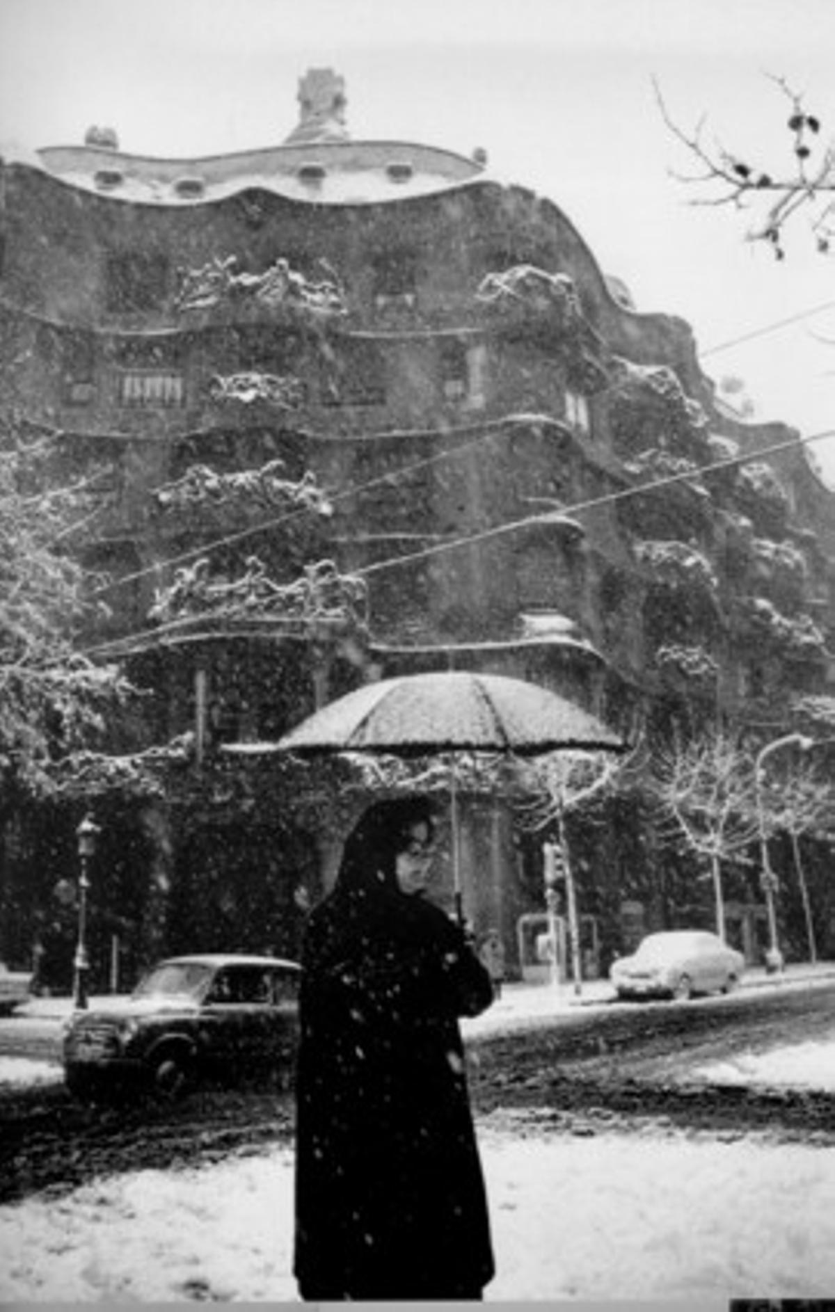 La neu va deixar insòlites postals nadalenques, com aquesta instantània de la Pedrera. La neu va deixar insòlites postals nadalenques, com aquesta instantània de la Pedrera.