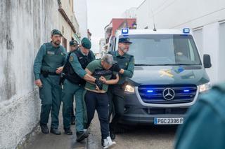 La madre de un agente fallecido en Barbate critica falta de medios: "Lo montaron en un flotador contra una narcolancha"