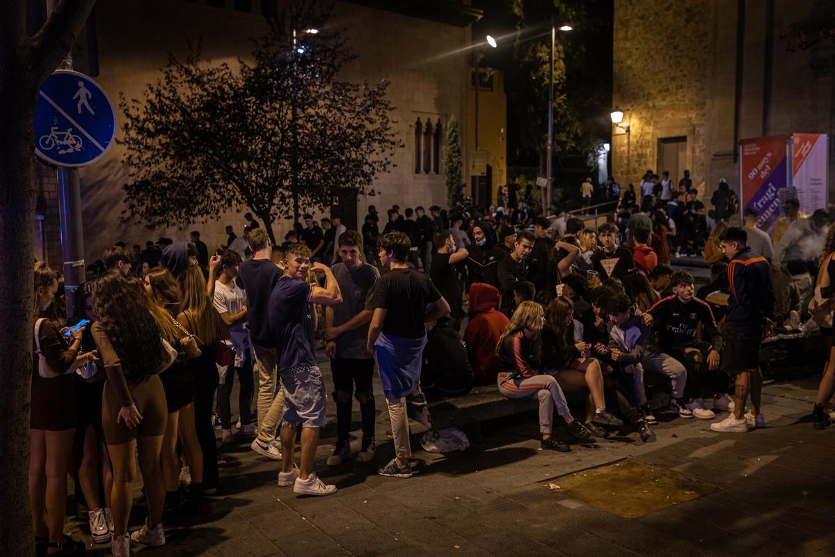 Detingudes 15 persones en els ‘botellons’ d’aquesta nit a Barcelona